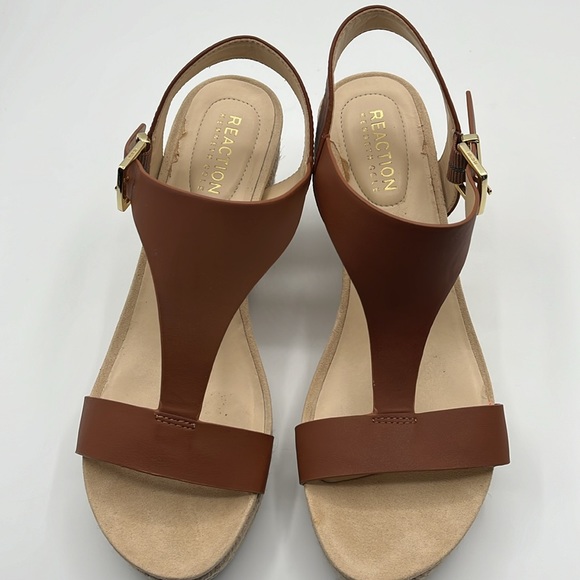 Kenneth Cole REACTION Women's T-Strap Wedge Sandal, Tan - Picture 5 of 8